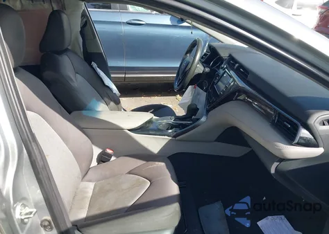 2019 Toyota Camry Le z USA, uszkodzony, nr VIN 4T1B11HK3KU260143